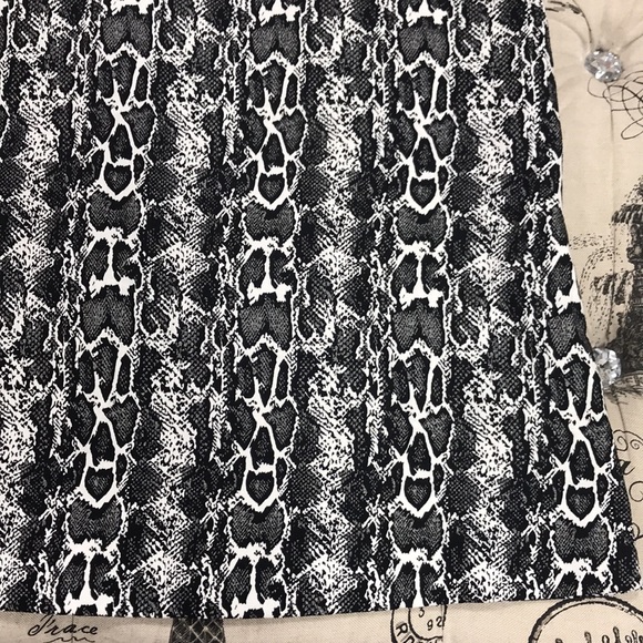 Karen Kane Sleeveless Snake Printed A-Line Dress - Picture 4 of 8